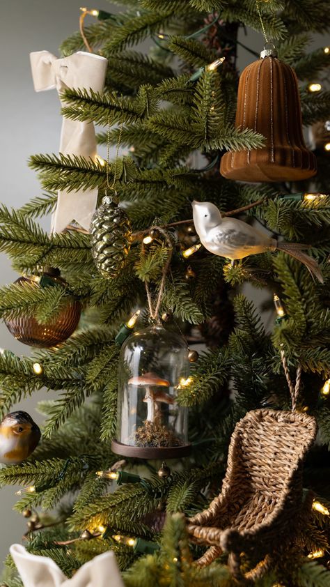 @magnolia • Instagram photos and videos Magnolia Christmas, Cozy Christmas Decor, Magnolia Market, Holiday Display, Gold Christmas, Cozy Christmas, Lake House, Happy Holidays, Christmas Time