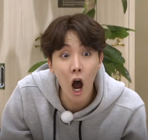 Jhope Aib Face, Jhope Scared Face, Jhope Shocked Face, Bts Shocked Face, Jhope Funny Face, Jhope Funny Pics, Suprised Face Reaction, Jhope Funny, Muslim Meme