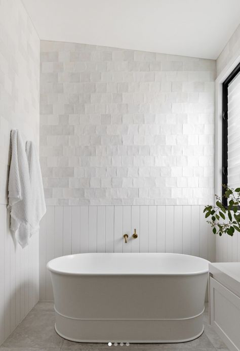 Revamp Your Bathroom with These 30 Stunning Bathtub Tile Ideas Bathtub Tile Ideas, House On The Water, Black Tub, Coastal Hamptons, Bathroom Ensuite, Bathtub Tile, Bathroom Oasis, Bathtub Walls, Coastal Bathrooms