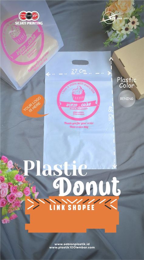 Plastik Donat Ini Cocok buat kamu yg jualan Donat/cake. - Sebagai media promosi secara langsung melalui pelanggan. - Sebagai daya tarik tersendiri bagi pelanggan baru. Link Shopee : https://shopee.co.id/Sablon-Plastik-Donat-27cm-x-48cm-FREE-DESAIN-SEJATIPRINTING-i.50017810.15627183804?sp_atk=4ae8fe2a-0d9d-4deb-aaf8-f58b27207851 Paper Shopping Bag, Donuts, Packaging, Media, Cake, Color