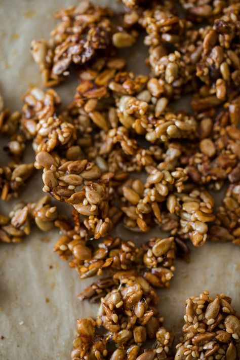 Sesame Sunflower Crunch | Cooking Component Sunflower Seed Recipes, Sesame Seeds Recipes, Salad Topping, Vegetarian Gluten Free, Plats Healthy, Grain Bowls, Paleo Recipe, Nut Recipes, Sesame Seed