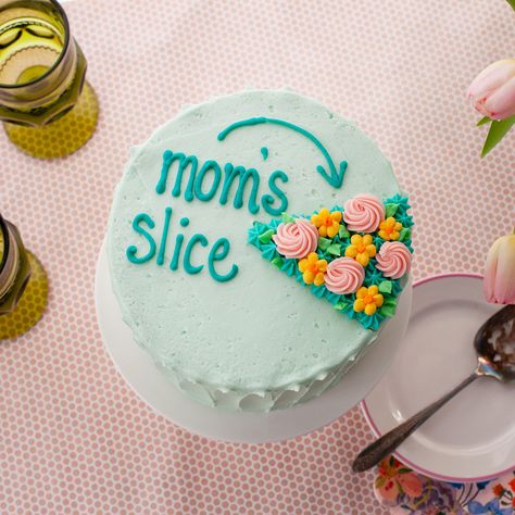 Mom's Slice Cake Moms Slice Cake, Fresh Berries Cake, Birthday Cake For Mum, Happy Birthday Mom Cake, Delicious Discoveries, Slice Cake, Birthday Cake For Mom, Cake Quotes, Moms Birthday