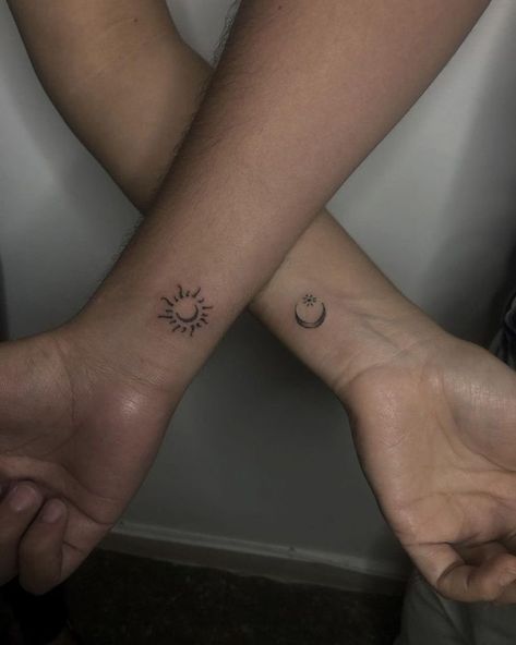 Small Couple Tattoos Sun And Moon, Fine Line Sun And Moon Tattoo Matching, To The Moon And Back Matching Tattoos, Sun And Moon Bff Tattoos, Best Friend Sun And Moon Tattoos, Sun And Moon Friend Tattoo, Sun And Moon Tattoo Matching Couple, Sun And Moon Tattoo Matching Best Friends, Twinning Tattoos