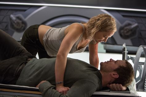 "Passengers" movie still, 2016.  Top to bottom: Jennifer Lawrence, Chris Pratt. Chris Pratt Passengers, Passengers Movie, Gta V 5, Jennifer Laurence, John Collins, Movies 2016, Chris Pratt, San Andreas, Jennifer Lawrence