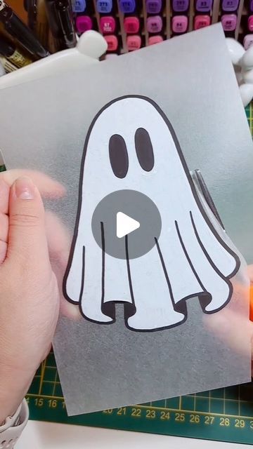 Pinoxart - Eline on Instagram: "DIY Halloween keychain!
.
.
.
#diy #crafts #halloween #halloweenart #ghost #diyideas #shrinkplastic #shrinkydinks #artideas #craftideas" Diy Crafts Halloween, Halloween Keychain, Diy Halloween Projects, Crafts Halloween, Instagram Diy, Halloween Projects, Diy Halloween, Halloween Art, Halloween Diy