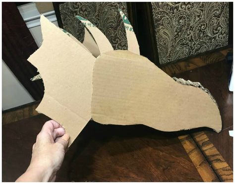 Resultado de imagen para how to make a dragon head out of a cardboard box Witcher Books, Diy Dragon Costume, Cardboard Costume, Cardboard Mask, Make A Dragon, Dragon Halloween, Dragon Mask, Dragon Face, Knight Costume