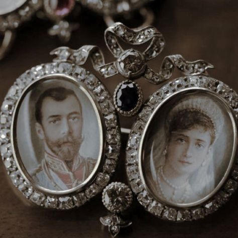 Anastasia Musical, Don Bluth, Romanov Sisters, Anastasia Romanov, Alexandra Feodorovna, Tsar Nicholas Ii, Royalty Aesthetic, Tsar Nicholas, Romanov Family