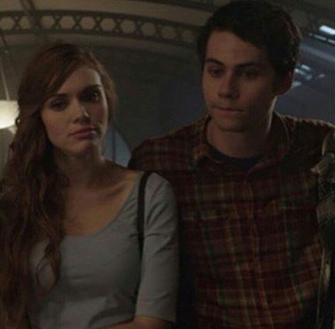 THEY LOOK LIKE A COUPLE AND I'VE NEVER SEEN ANYTHING MORE BEAUTIFUL Stiles And Lydia, Teen Wolf Stiles, Lydia Martin, Kind Person, Stiles Stilinski, Vampire Diaries The Originals, Dylan O, Dylan O'brien, Looking For Love