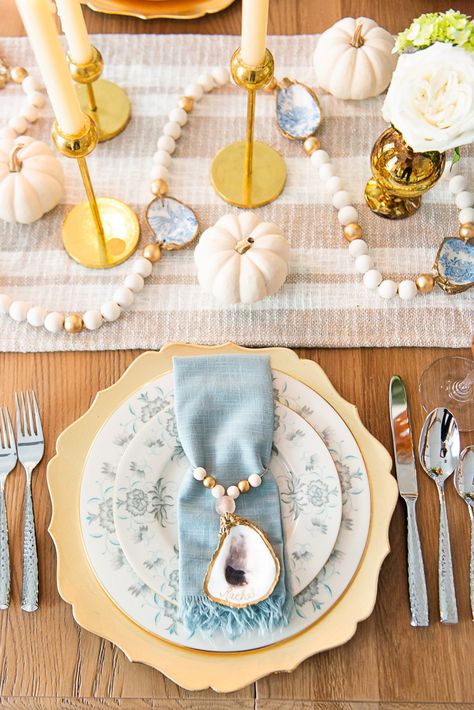 Easy Thanksgiving Tablescapes, Coastal Thanksgiving Decor, Thanksgiving Tablescapes Simple, Coastal Thanksgiving, Modern Thanksgiving Table, Beautiful Thanksgiving Table, Thanksgiving Table Decor Ideas, Hostess Gifts Thanksgiving, Place Settings Thanksgiving