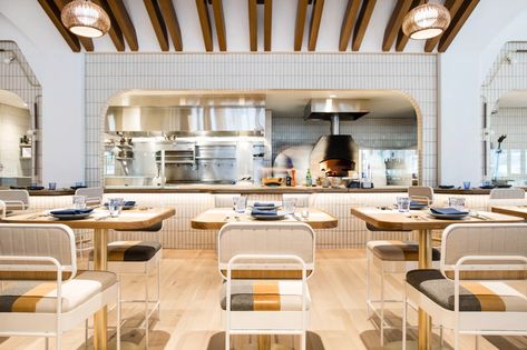 Live Kitchen Restaurant Design, Display Kitchen Restaurant, Open Kitchen In Restaurant, Open Kitchen Design Restaurant, Open Concept Restaurant Kitchen, Open Kitchen Restaurant Design Ideas, Community Kitchen Design, Open Commercial Kitchen, Open Restaurant Kitchen Design