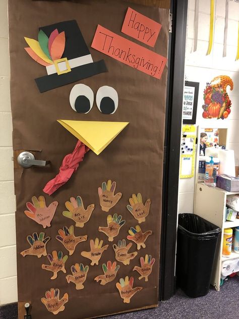 Thanksgiving Classroom Door, Preschool Door Decorations, Thanksgiving Door Decorations, Teacher Door Decorations, Turkey Crafts Kids, Preschool Valentine Crafts, Thanksgiving Toddler, Thanksgiving Crafts Preschool, Kids Handicraft