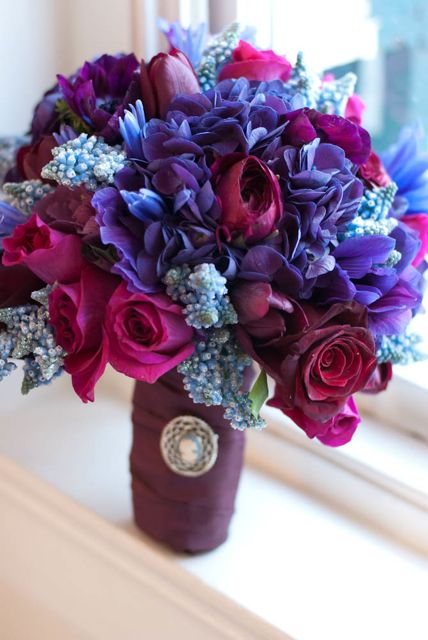 Purple Bouquets, Purple Wedding Bouquets, Red Bouquet Wedding, Red Wedding Flowers, Red Bouquet, Purple Bouquet, Purple Wedding Flowers, Red And Purple, Trendy Flowers