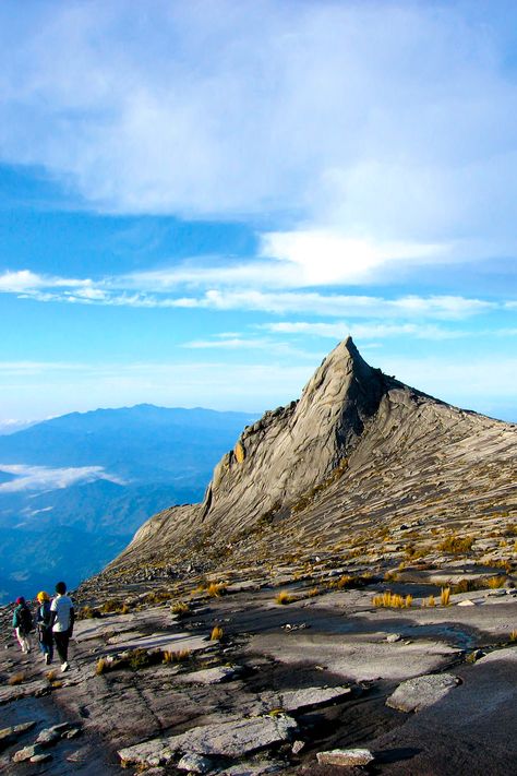 Mount Kinabalu Wallpaper, Hiking Checklist, Malaysia Tour, Mount Kinabalu, South East Asian, Malaysia Travel, Kayak Tours, Travel Wishlist, Beach Vacations