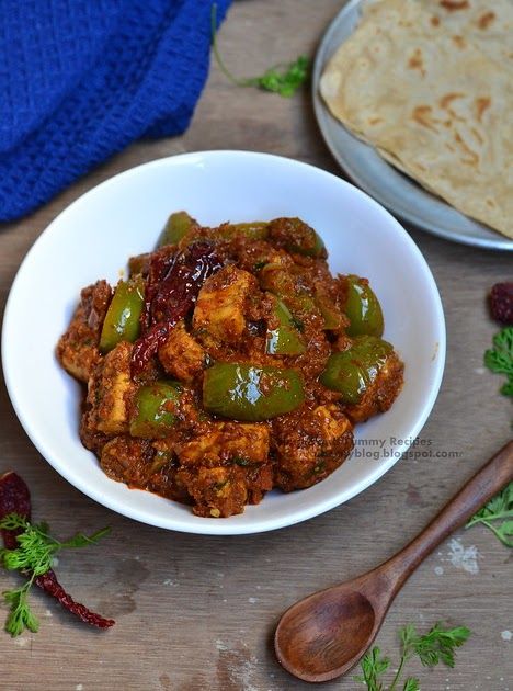 Kadai Paneer - a semi-dry curry made with paneer, capsicum and spices. This recipe is very easy to make and tastes awesome. This recipe is very aromatic and gets its unique flavours from freshly ground spices like coriander seeds, fennel, cumin etc.. Paneer Gravy, Kadai Paneer, Capsicum Recipes, Paneer Dishes, Bengali Food, Restaurant Dishes, Paneer Recipes, Gujarati Recipes, Most Popular Recipes