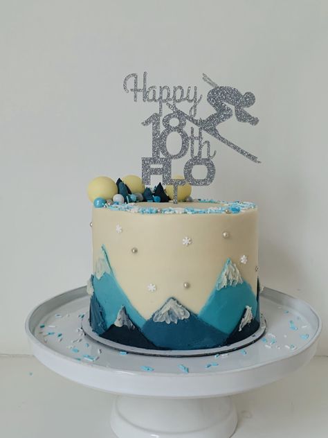 Ski and mountains birthday cake Skiing Birthday Party, Skiing Cake Ideas, Ski Cake Ideas, Ski Birthday Cake, Mountains Birthday, Ski Cake, Mountain Birthday, Winter Torte, Mountain Cake