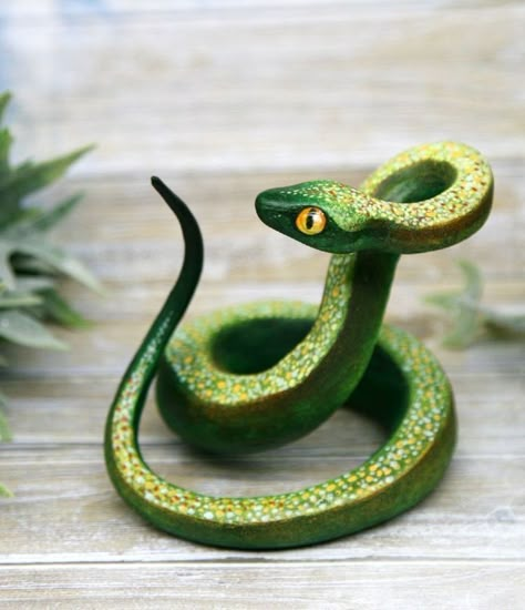 Snake Clay Art, Clay Snake Sculpture, Clay Dragon Easy, Easy Sculpture Ideas, Snake Pottery, Snake Figurines, Polymer Clay Creatures, Clay Snakes, Polymer Clay Snake