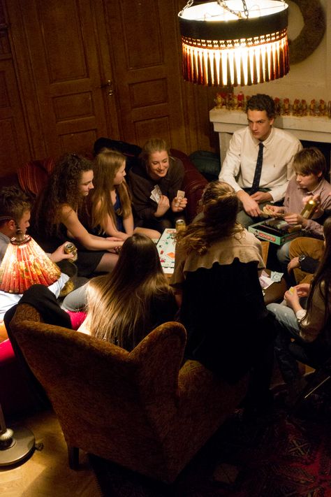 The cousins playing board games at Christmas Family Playing Board Games Aesthetic, Family Gatherings Aesthetic, Family Board Games Aesthetic, Playing Board Games Aesthetic, Games At Christmas, Family Gathering Aesthetic, Cousins Aesthetic, Game Night Aesthetic, Manifest Wallpaper