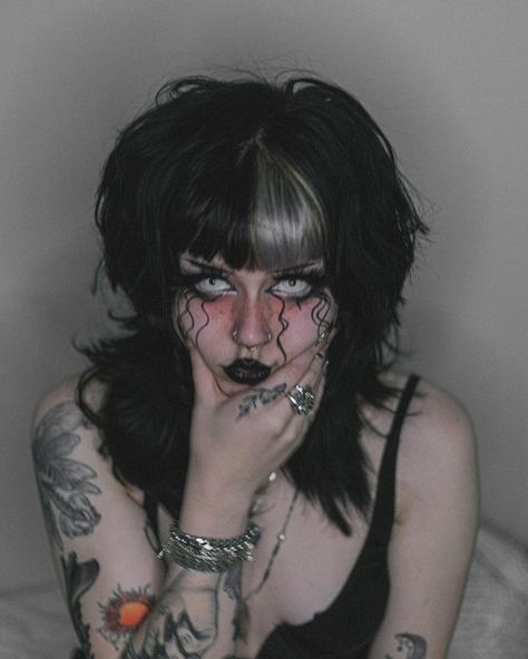 Caroline Carr, Victorian Style Clothing, Devil Makeup, Goth Stuff, Emo Makeup, Comfort People, Dark Makeup, Victorian Clothing, Haircut Ideas