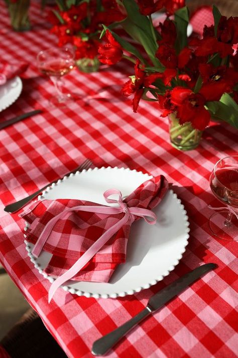 Pink Christmas Table, Colorful Tablescapes, Valentine Tablescape, Valentine Tea, Italian Party, Gingham Napkins, Heather Taylor, Galentines Party, Gingham Pattern