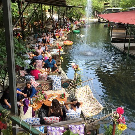 River Restaurant, Creative Layout, Outdoor Restaurant Design, Magic Places, Thai House, Park Restaurant, Resort Design, Outdoor Restaurant, A Pond