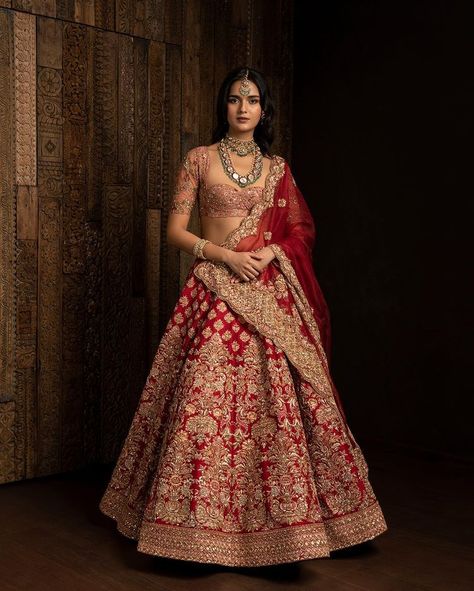 Shyamal & Bhumika on Instagram: “WEDDING COUTURE 2022 SHYAMAL & BHUMIKA . A blood-red lehenga in raw silk, with a beautiful melange of floral pattern embroidered in…” Sheesh Mahal, Latest Bridal Lehenga Designs, Best Indian Wedding Dresses, Red Bridal Dress, Bridal Lehenga Designs, Latest Bridal Lehenga, Wedding Couture, Wedding Lehenga Designs, Lehenga Designs Simple