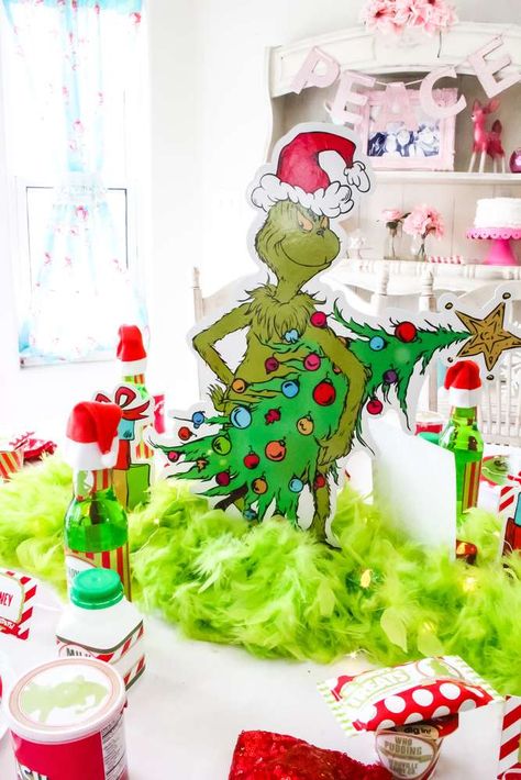 Grinch Christmas/Holiday Party Ideas | Photo 25 of 34 | Catch My Party Grinch Centerpiece Ideas, Grinch Baby Shower Ideas, Grinch Brunch, Grinch Party Decorations, Grinch Party Ideas, Grinchmas Party, O Grinch, Grinch Baby, Ideas Decoracion Navidad