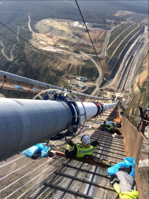 Wrapping the main cables of a suspension bridge. You can see the two main cables going into anchors in bedrock. Yavuz Sultan Selim Bridge in Turkey. Pipeline Welding, Welding Certification, Shielded Metal Arc Welding, Welding Rigs, Oil Platform, Welding Jobs, Pipe Welding, Welding And Fabrication, Diy Welding