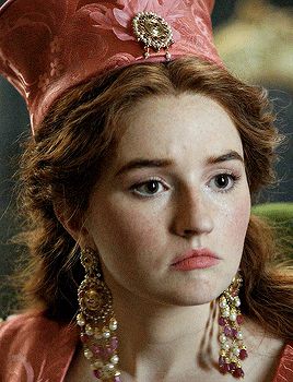 KAITLYN DEVER in Rosaline (2022) Period Female Face Claims, Period Drama Actress, Period Piece Face Claim, Rosaline 2022, Period Drama Face Claims, Y2k Movies, Period Faceclaims, Time Period Face Claim Gif, Medieval Female