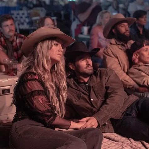 Lainey Wilson Yellowstone, Lainey Wilson Hair, Yellowstone Cast, Yellowstone Outfits, Yellowstone Ranch, Western Couple, Yellowstone Series, Ian Bohen, Luxury Lifestyle Aesthetic