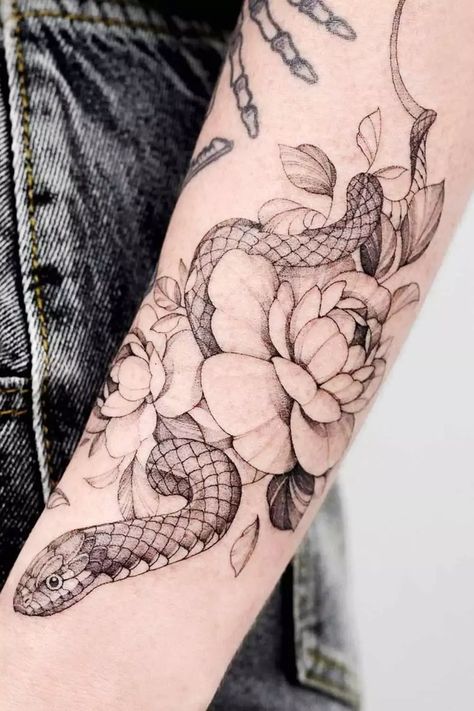 From minimalistic to intricate, snake tattoos offer endless possibilities. Explore diverse designs at Glaminati.com! 🐍 #InkDiversity #SnakeTattooStyles #TattooInspiration Snake And Flowers Tattoo, Female Tattoo Designs, Snake Tattoo Meaning, Free Tattoo Designs, Snake Tattoo Design, Health Tattoo, Peonies Tattoo, Floral Tattoo Design, Modern Tattoos