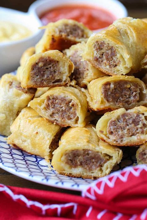 Everyone LOVES these Sausage Rolls! A perfect party appetizer, serve with a variety of sauce for dipping! Puff Pastry Sausage Rolls, Sausage Puffs, Easy Cocktail Recipes, Sausage Rolls Recipe, Family Dinner Ideas, Easy Cocktail, Party Appetizer, Cocktail Recipes Easy, The Pines