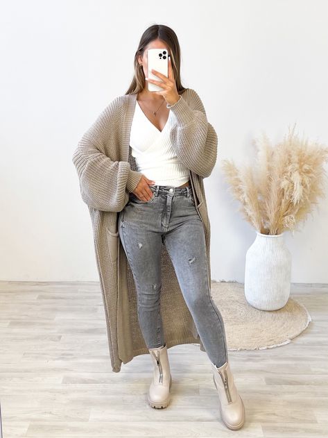 Style Inspiration Herbst, Kindergarten Outfits, Longsleeves Outfit, Outdoor Party Outfits, Yeezy Fashion, Outfit Cardigan, Capsule Outfits, Outfit Inspiration Fall, Causual Outfits