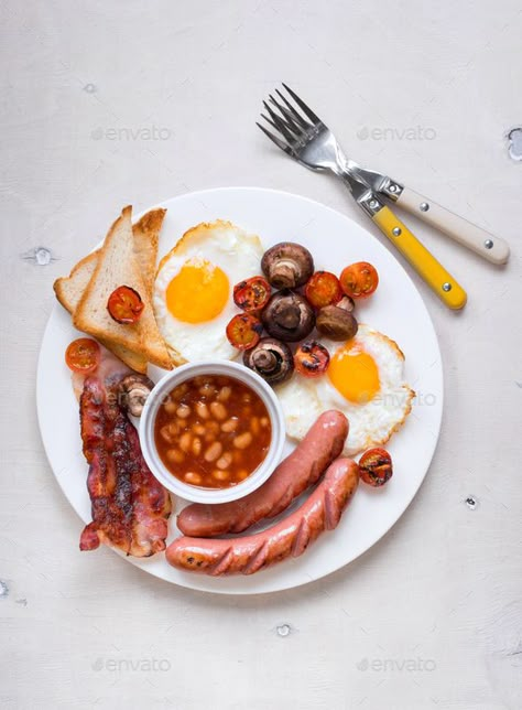 Breakfast American, Breakfast Photos, Egg Breakfast Photography, Breakfast Plates, English Breakfast Ideas, English Breakfast Aesthetic, Breakfast Restaurant, American Breakfast Aesthetic, Cooked Breakfast English