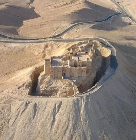 Palmyra Castle, also known as Fakhr-al-Din al-Ma'ani Castle or Tadmur Castle, Homs, Syria. Castles With Moats, Homs Syria, Ancient Places, Chateau Medieval, Castle Ruins, Chateau France, High Walls, Beautiful Castles, A Castle