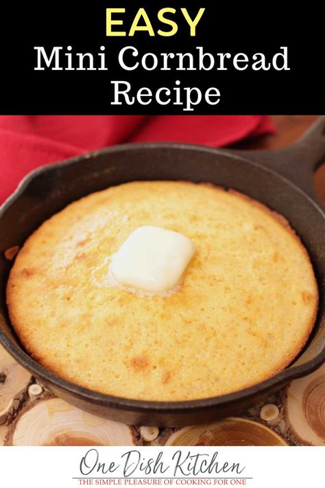 Bread Items, Cast Iron Skillet Cornbread, Iron Skillet Cornbread, Buttery Cornbread, Easy Cornbread Recipe, Best Cornbread Recipe, Cornbread Recipe Sweet, Recipe For 1, Cornbread Easy