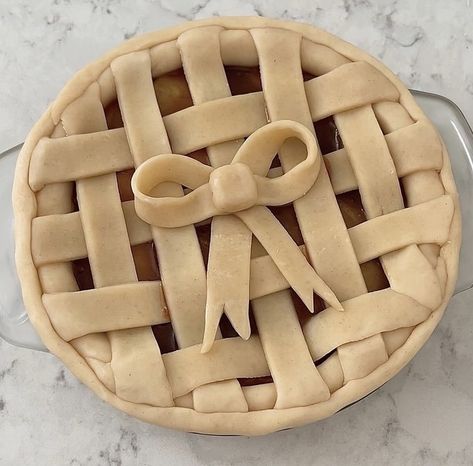 Apple Pie Designs, Mini Apple Pie, Pie Crust Designs, Fall Pies, Mini Apple Pies, Pie Tops, E Day, Mini Apple, Apple Pies Filling