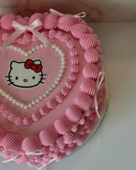 Hello Kitty cutie 🩷😻 #idahofalls #idahofallscakes #heartcake #vintagecake #buttercreamcake #lambethcake #coquettecake Hello Kitty Cakes, Coquette Cake, Hello Kitty Birthday Cake, Sanrio Stuff, Bow Cakes, Vintage Cakes, Kitty Cake, Kawaii Room Decor, Hello Kitty Cake