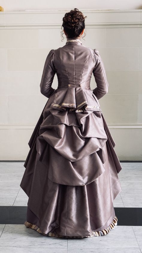 1880s Women, 1880s Dress, Historical Gowns, Victorian Era Fashion, Ancient Dress, 1880s Fashion, 1800s Fashion, Bustle Dress, Period Dress