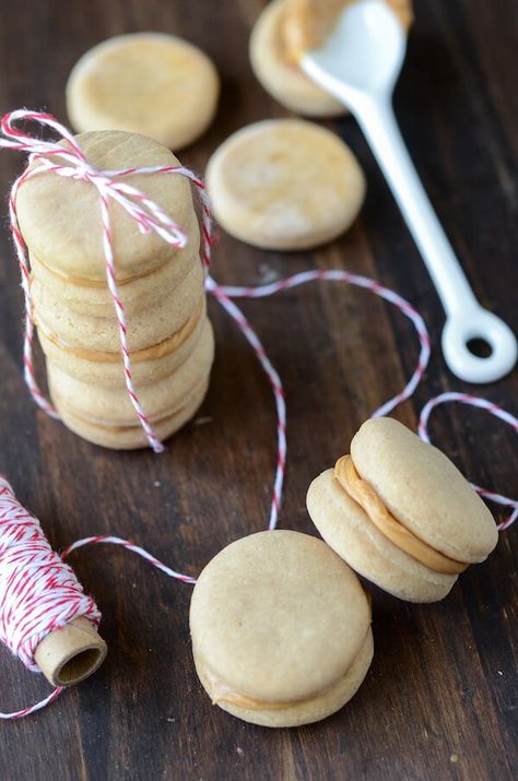 Macaroons For Dogs, Dog Macarons Recipe, Dog Treat Cookies, Dog Macarons, The Novice Chef, Dog Treats Recipe, Pet Recipes, Homemade Dog Cookies, Homemade Pet Treats