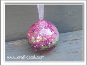 resin ball Make Something Monday, Homemade Coasters, Resin Ball, Resin Ornaments, Garden Balls, Resin Creations, Round Ice, Glitter Ball, Ice Resin