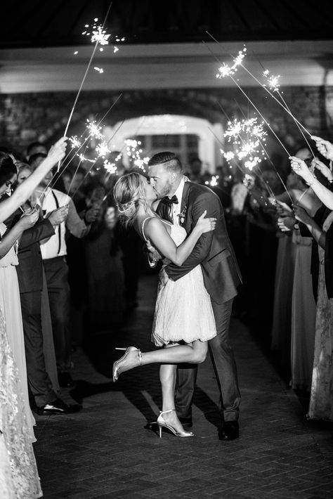 Sparklers Wedding Pictures, Wedding Sparklers Photos, Sparkler Exit Wedding, Lotr Wedding, Ashford Estate, Wedding Sides, Night Wedding Photos, Chelsea Wedding, Boat Wedding