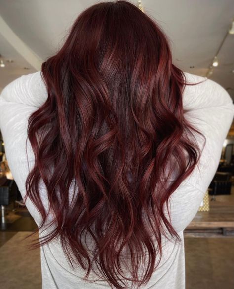 Pelo Color Vino, Red Balayage Hair, Wine Hair Color, Dark Red Hair Color, Red Hair Inspo, Wine Hair, Cherry Hair, Chocolate Hair, Dark Red Hair