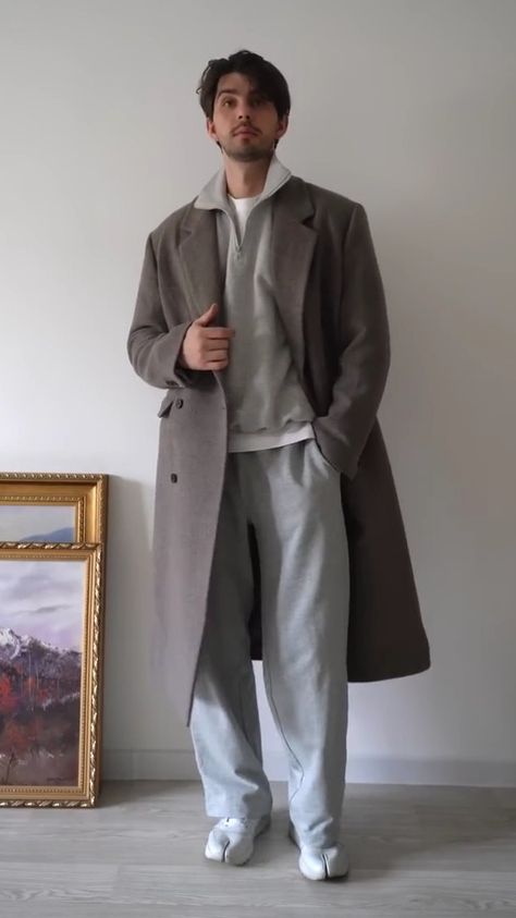 Overcoat Men Outfit, Mens Winter Outfits Classy, New York Outfits Men, Grey Coat Men, Stockholm Fashion Winter, Male Winter Outfits, Male Attention, Formal Casual Outfits, Bond Suits