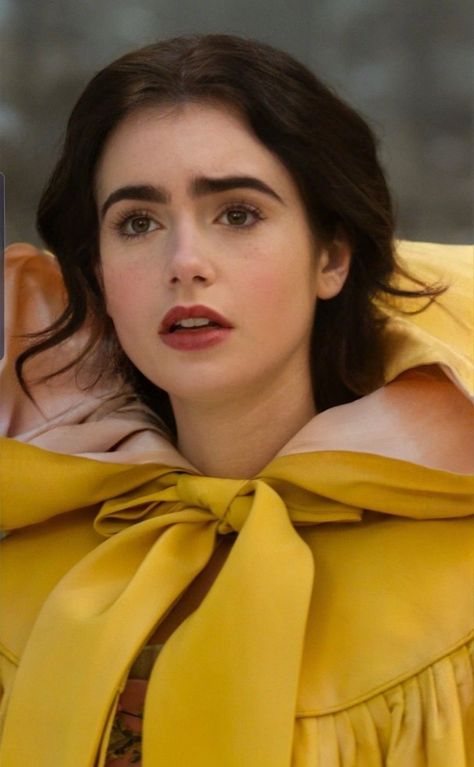 Snow White Aesthetic, Snow White Makeup, Lily Collins Hair, Ethereal Makeup, Lily Collins, Girl Top, Maquillaje De Ojos, Wedding Makeup, Beauty Women