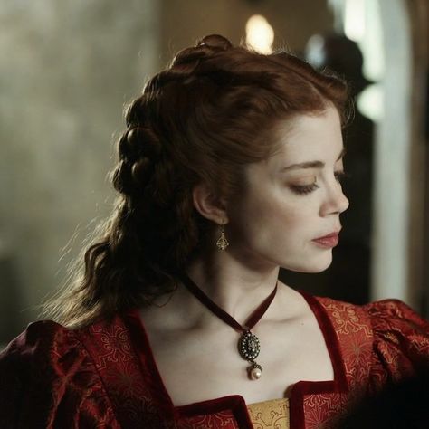 Charlotte Hope as Catherine of Aragon Ice And Fire Aesthetic, Lysa Tully, Charlotte Hope, The Spanish Princess, Fire Aesthetic, Historical Hairstyles, Spanish Princess, Margaery Tyrell, Catherine Of Aragon