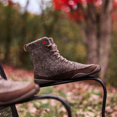 A detailed review of the 2020 Wildling Winter wool barefoot boots: Wombat Women's Barefoot Boots, Barefoot Winter Boots, Barefoot Boots Women, Wildling Shoes, Best Barefoot Shoes, Wool Boots, Barefoot Boots, Shoes Fashion Photography, The Gladiator