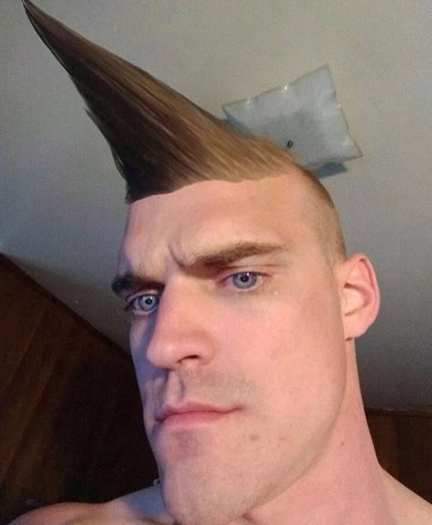 Wow this tekken cosplay looks great Bad Haircut, Weird Images, Goofy Pictures, Funny Profile, Fake Pictures, Stephen Hawking, Memes Humor, Very Funny Pictures, Funny Profile Pictures