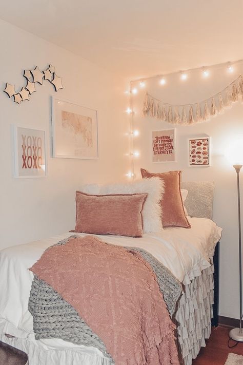 Pink White And Gold Dorm Room, Dorm Room Lighting Ideas, College Dorm Inspo Pink, Pink And Grey Dorm Room, Light Pink Dorm Room, Kpop Dorm, Rustic Dorm Room, Dorm 2023, Pink Dorm Room Decor