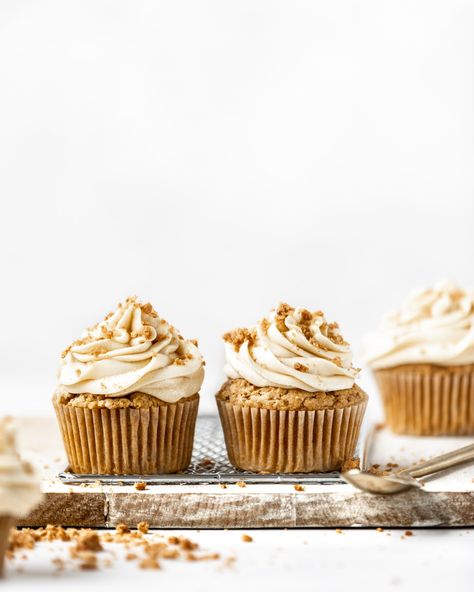 Sweet Potato Pie Cupcake Graham Cracker Streusel, Fall Desserts Table, Sweet Potato Cupcakes, Marshmallow Buttercream, Canning Sweet Potatoes, Fall Stuff, Marshmallow Creme, Potato Pie, Marshmallow Fluff