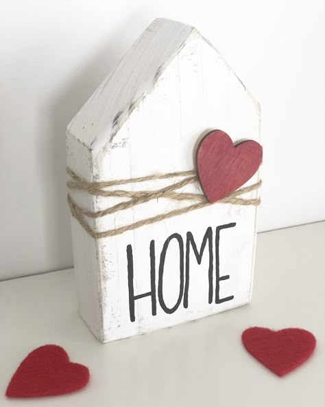 Small Wooden Houses Craft, Diy Wooden House, Wood Block Ideas, Valentine Wood Crafts, Rustic Wood Crafts, Scrap Wood Crafts, Small Wooden House, Wood Block Crafts, Diy Valentine's Day Decorations